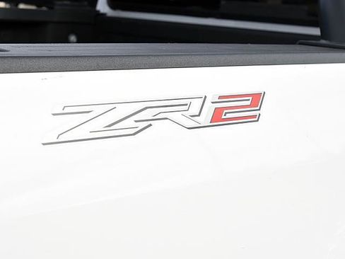 Used 2019 Chevrolet Colorado ZR2 w/ ZR2 Dusk Special Edition image 7