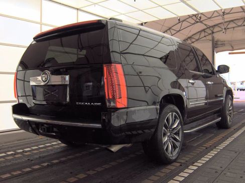 Used 2012 Cadillac Escalade ESV Luxury image 5