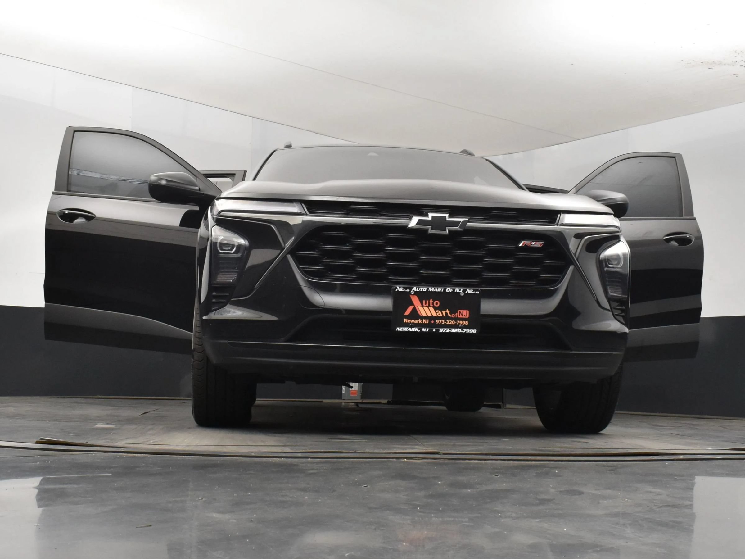 Used 2025 Chevrolet Trax RS FWD image 11