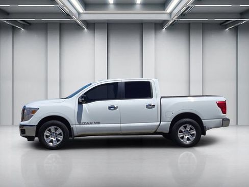 Used 2018 Nissan Titan SV AWD/4WD image 7