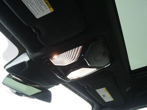 Certified 2025 BMW X7 M60i image 28