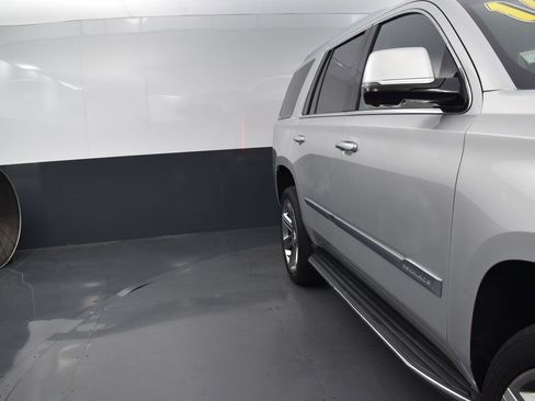 Used 2016 Cadillac Escalade Luxury image 36