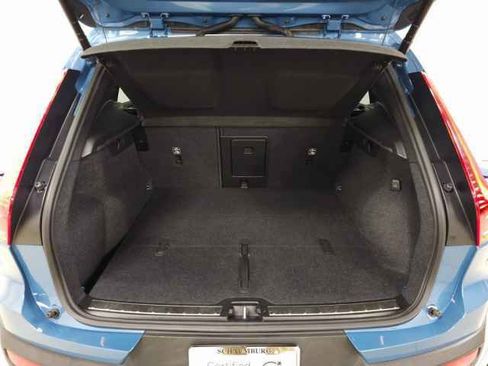 Certified 2025 Volvo XC40 B5 Plus image 9