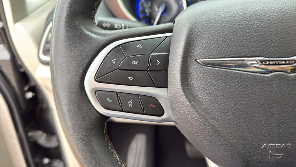 Used 2022 Chrysler Voyager LX FWD image 28