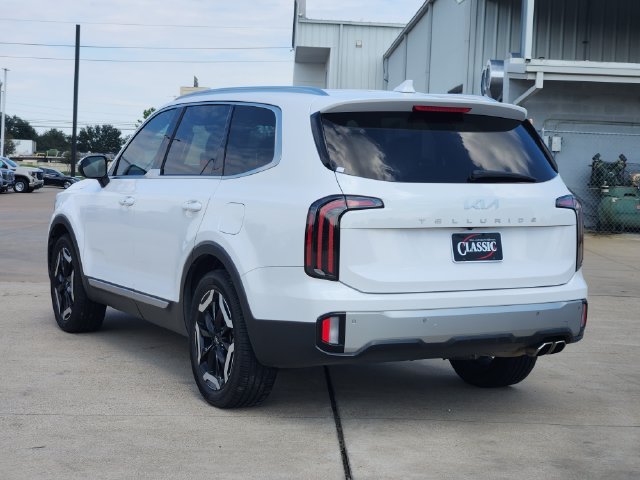 Used 2023 Kia Telluride EX w/ EX Captain's Chair Package FWD image 5
