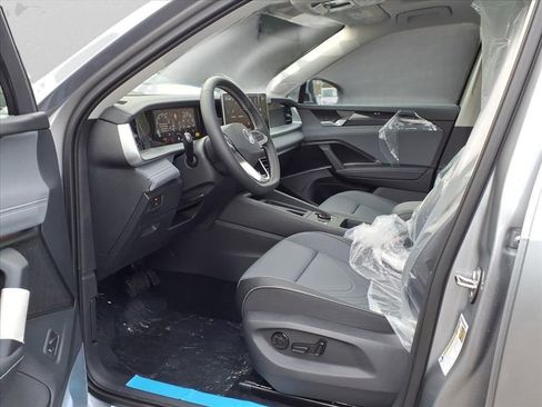 New 2026 Volkswagen Tiguan SE image 9