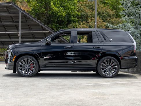 Used 2026 Cadillac Escalade V AWD/4WD image 2