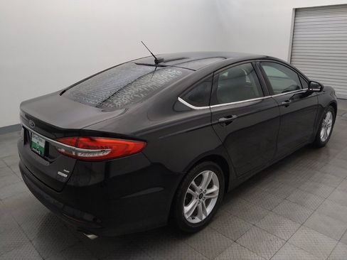 Used 2018 Ford Fusion SE w/ Fusion SE Technology Package FWD image 9