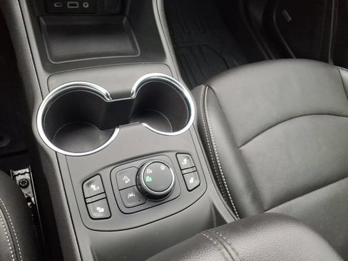 Used 2024 GMC Terrain SLT w/ Infotainment Package II AWD/4WD image 19