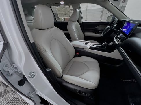 Used 2024 Toyota Grand Highlander FWD image 28
