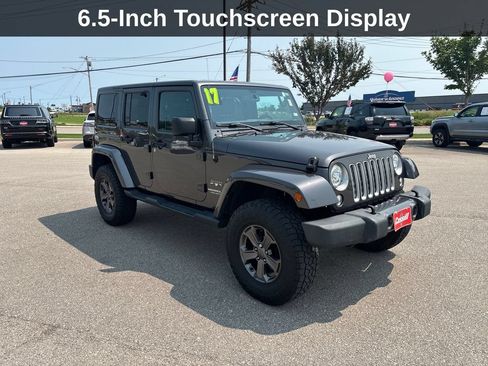 Used 2017 Jeep Wrangler Unlimited Sahara w/ Connectivity Group AWD/4WD image 9