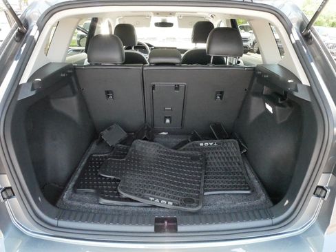 Certified 2025 Volkswagen Taos SE w/ Panoramic Sunroof Package AWD/4WD image 18