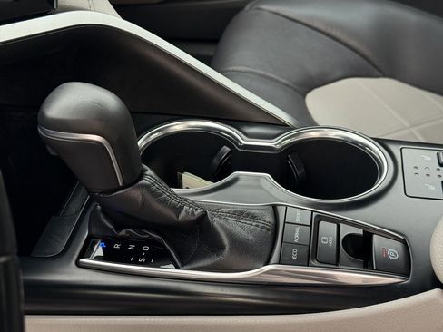 Used 2019 Toyota Camry XLE image 15