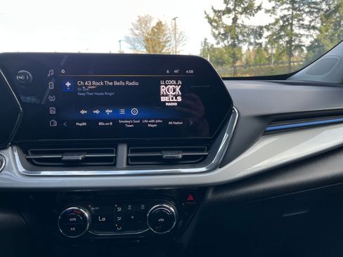 Used 2025 Chevrolet Trax LT image 20