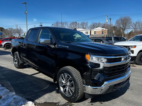 Used 2024 Chevrolet Silverado 1500 LT image 3