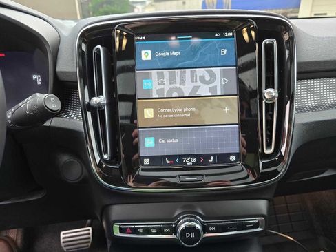 Certified 2022 Volvo XC40 P8 Recharge Ultimate image 34