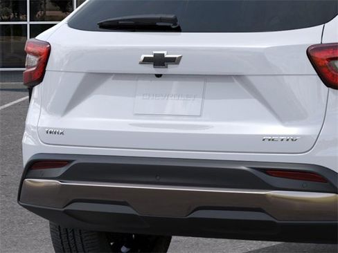 New 2026 Chevrolet Trax ACTIV w/ Sunroof Package image 14