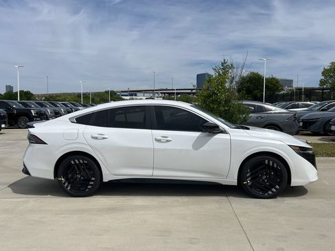 New 2026 Nissan Sentra SR w/ SR Premium Package FWD image 3