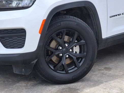 Used 2025 Jeep Grand Cherokee Altitude AWD/4WD image 29