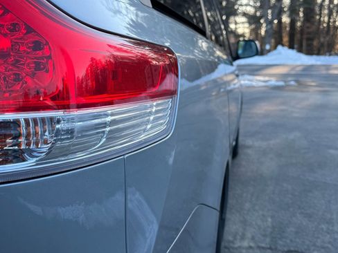 Used 2012 Toyota Sienna LE w/ Towing Pkg image 12