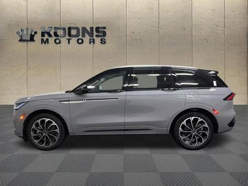 Used 2026 Lincoln Nautilus Reserve image 4