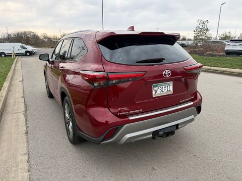 Used 2021 Toyota Highlander Platinum image 4