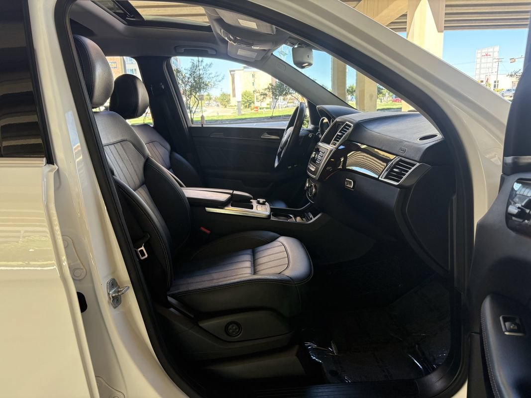 Used 2015 Mercedes-Benz GL 450 4MATIC image 31