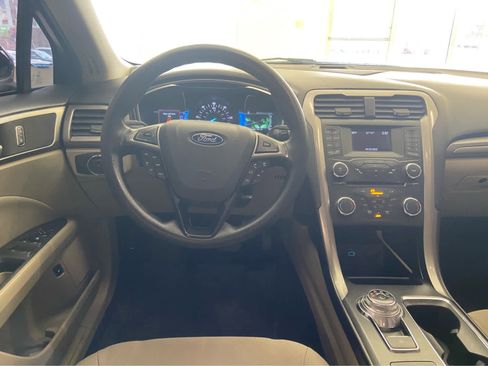 Used 2018 Ford Fusion SE image 19