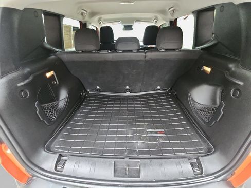 Used 2016 Jeep Renegade Latitude AWD/4WD image 25