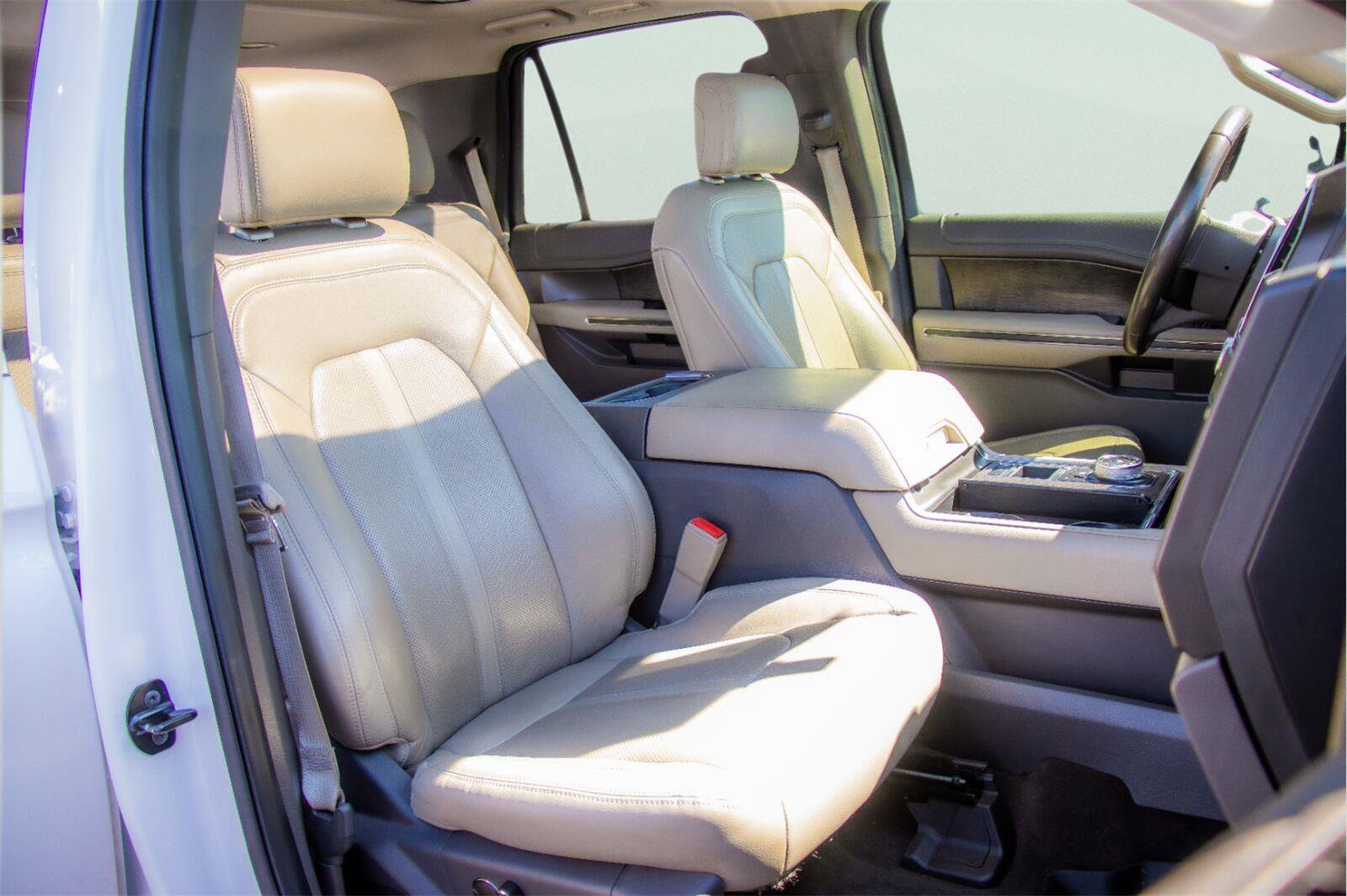 Used 2019 Ford Expedition Limited w/ Equipment Group 301A RWD image 8