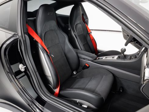 Used 2017 Porsche 911 Carrera GTS RWD image 32