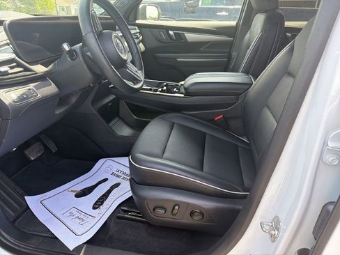 Used 2025 Buick Enclave Preferred AWD/4WD image 4