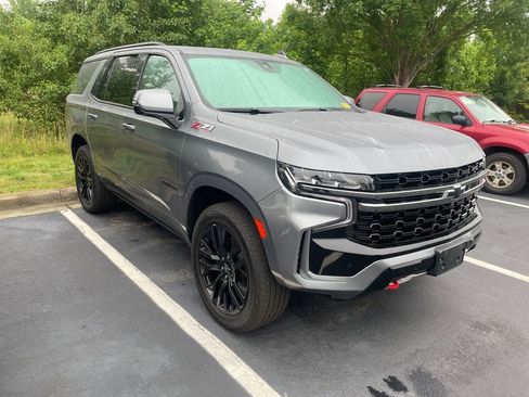 Used 2022 Chevrolet Tahoe Z71 w/ Luxury Package AWD/4WD image 3