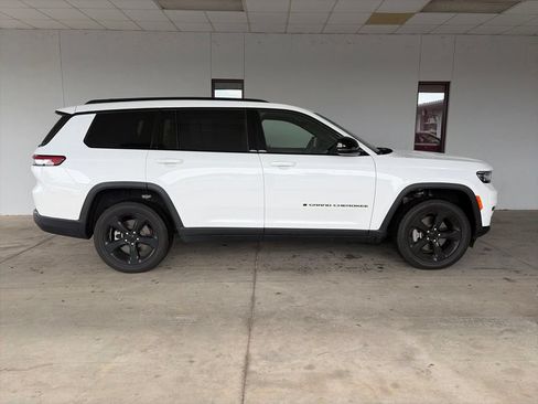 Used 2023 Jeep Grand Cherokee L Limited w/ Luxury Tech Group II AWD/4WD image 4