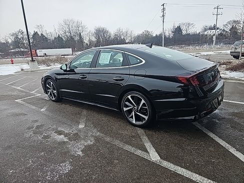 Used 2023 Hyundai Sonata SEL Plus image 3