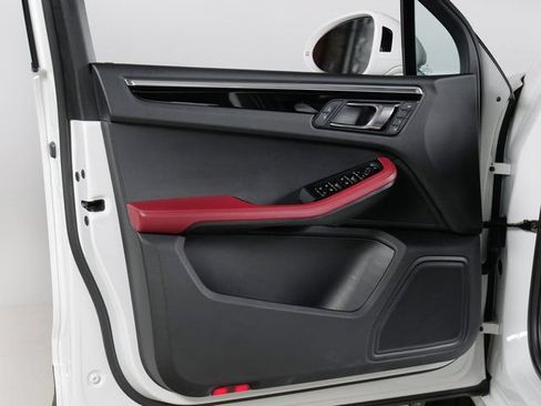 Certified 2023 Porsche Macan AWD/4WD image 27