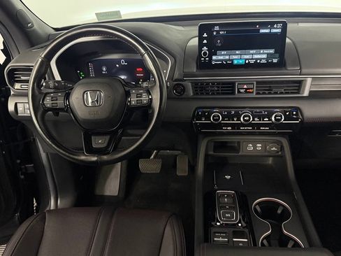 Used 2025 Honda Pilot Black Edition image 13