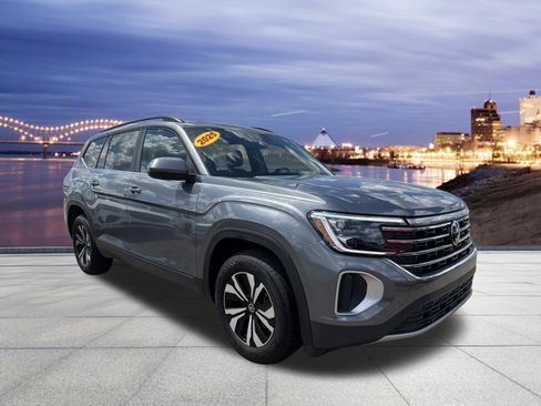 Certified 2025 Volkswagen Atlas SE FWD image 4