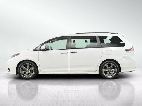 Used 2020 Toyota Sienna SE FWD image 2