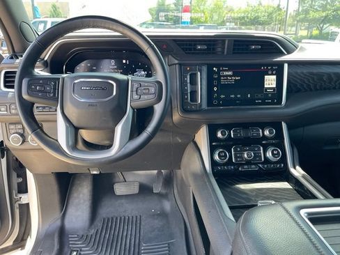 Used 2023 GMC Yukon Denali AWD/4WD image 13