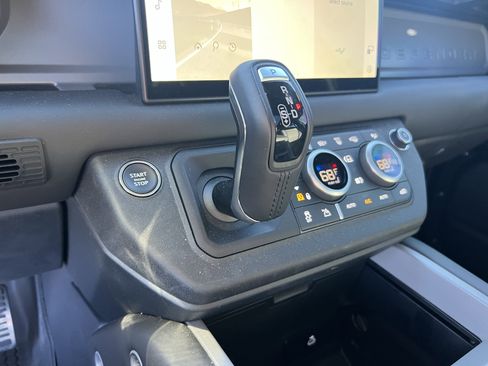 Certified 2025 Land Rover Defender 130 V8 image 26