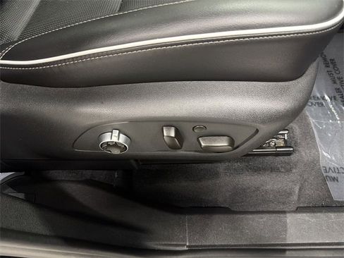 Certified 2025 Buick Enclave Avenir image 22