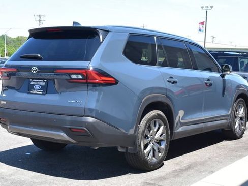 Used 2024 Toyota Grand Highlander AWD image 12