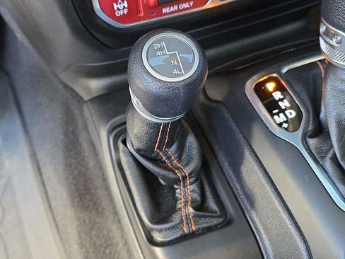 Certified 2021 Jeep Gladiator Mojave w/ Cold Weather Group image 31