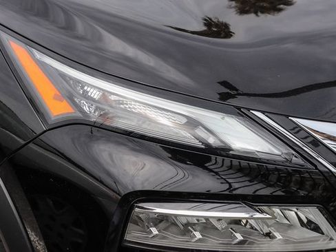 Used 2023 Nissan Rogue SV FWD image 6