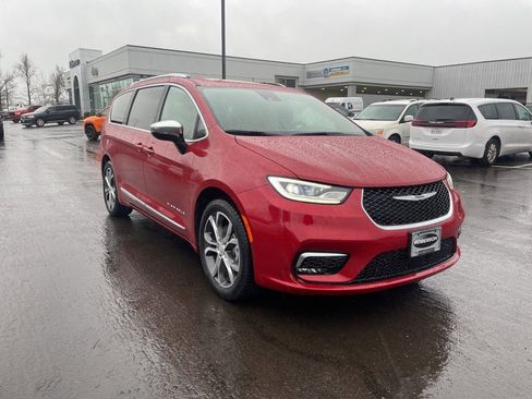 New 2026 Chrysler Pacifica Pinnacle w/ Trailer Tow Group image 8