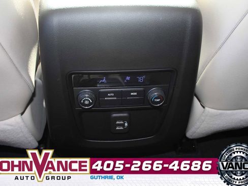 Used 2023 Buick Enclave Essence image 28