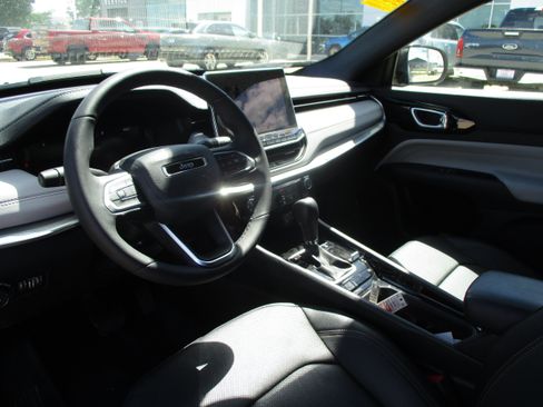 Used 2024 Jeep Compass Limited w/ Elite Group AWD/4WD image 8