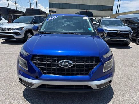 Used 2023 Hyundai Venue SE FWD image 2