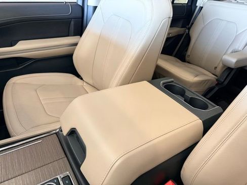 Used 2022 Ford Expedition Limited image 34
